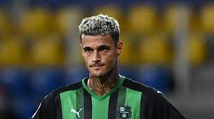 Manuel locatelli (born 8 january 1998) is an italian footballer who plays as a midfielder for serie a club sassuolo and the italy national team. Top News Ore 17 Locatelli Alla Juventus C E L Accordo La Fiorentina Su Scamacca Tuttomercatoweb Com