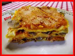 Solo zucca e funghi, prodotti autunnali per eccellenza. Lasagna Con Zucca E Funghi Youtube
