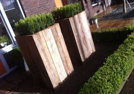 Tolle Grosse Blumenkasten Aus Paletten Von Hobby Diy Planters Garden Layout Diy Outdoor