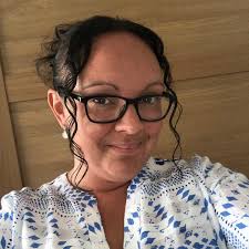 Does anyone know the time of the Evita Street performance for the matinee,  it is worth going to or is it very busy?