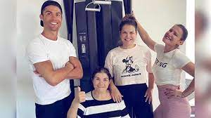 Cristiano ronaldo's sister katia aveiro fails to see funny side of virgil van dijk jibe at. Cristiano Ronaldo S Sister Katia Aveiro Labels Coronavirus As Fraud After Juventus Star S Positive Diagnosis Zee5 News