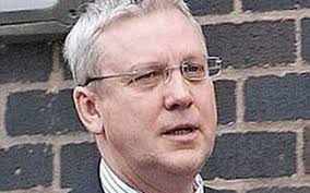 Giám đốc chuốc say nhân viên nữ và cưỡng hiếp