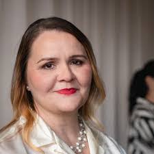 Lenora Rush's Instagram, Twitter & Facebook