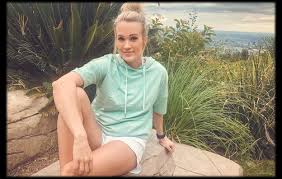 The official twitter account for carrie underwood. Carrie Underwood S Book Cover Release Date Revealed