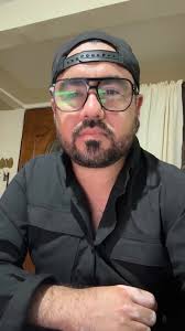 Si alguien conoce o sabe dónde vive este rata hágamelo saber porque el  dueño del carro lo quiere saludar