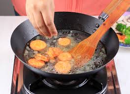 Tumis bawang bombay, bawang putih, dan jahe sampai harum. Sapo Tahu Ayam Resep Olahan Tahu Yang Pasti Jadi Rebutan Bukareview