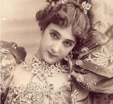 100 vite histori: Disa nga gratë më të bukura të shekullit të shkuar!