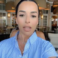 No celebratory accessories 👑