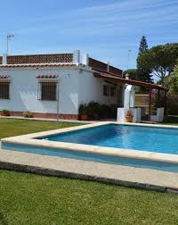 Alquiler de casas en cádiz para tus vacaciones. Conil De La Frontera Chalet Con Piscina Privada En Chinarejo Conil Cadiz En 2020 Piscina Privada Decoracion De Exteriores Chalet