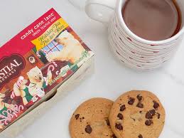 It relaxes you with the aroma of a candy cane just unwrapped without the sweetness. Celestial Seasonings Candy Cane Lane Tea Review Holiday Tea 2017