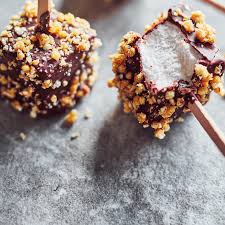 Bouchees Chocolatees A La Guimauve Et Quinoa Croustillant Ricardo Recipe In 2020 Chocolate Covered Marshmallows Crispy Quinoa Chocolate Covered