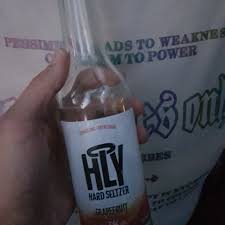 Holy hard seltzer was founded in 2020 with the goal to develop the first hard seltzer for the german market and to define this new drink category. Attrly7omf0e0m
