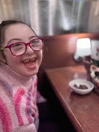 Linda Guth's Instagram, Twitter & Facebook