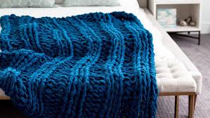 A trendy new fashion where you use your arms (instead of knitting needles) to knit. 9 Top Arm Knitting Patterns That Don T Require Needles