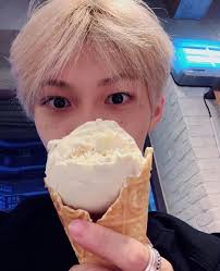 In Which Stray Kids Felix Texts The Wrong User Completed Highest Fanfiction Fanfiction Amreading Books Wat In 2020 Felix Stray Kids Felix Boyfriend Material