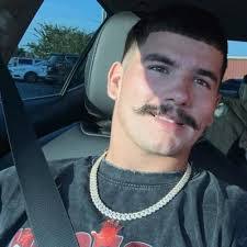 Alexis Caraway's Instagram, Twitter & Facebook