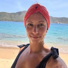 MONDAY MOTIVATION: Sometimes you have to lose signal to find yourself. 📵✨  Just back from a 5-day yoga retreat in a paradise beach in Tayrona Park,  Colombia. No cell service. No internet.