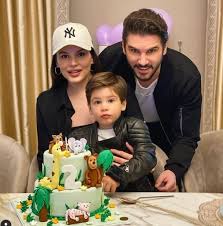 Sayışman, nikah defterine imza atmadan saatler önce çekilen fotoğrafını instagram'da paylaştı. Efehan Feston 2 Vjetorin Almeda Publikon Foto Nga Festa Dhe I Dedikon Fjalet Me Te Bukura Bota Sot