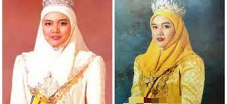 Permaisuri siti aishah ialah wanita termuda pernah diangkat sebagai permaisuri agong iaitu pada usia 28 tahun pada 26 april 1999. Subhanallah Dari Dulu Masih Kekal Bertudung Bekas Permaisuri Agong Selesa Menyamar Diri Dalam Kalangan Rakyat Jelata Berita Steady