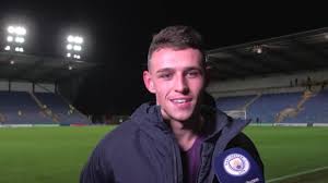 Manchester city altyapısından yetişmiş olup bugün sabaha karşı oynanan hazırlık maçında manchester united'a karşı forma giyen 17 yaşındaki ingiliz orta saha. Man City Star Phil Foden Becomes Dad At 18 After Girlfriend Gives Birth To Baby Boy Daily Star