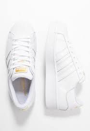 Women's size 10 adidas black leather gold toe superstar sneakers sold out no longer in stores these were limited edition hard to find comes from a pet free smoke free home pre owned but in good condition. Adidas Originals Superstar Bold Sneaker Low Footwear White Gold Metallic Weiss Zalando De
