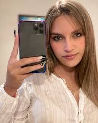 Roxana Angulo's Instagram, Twitter & Facebook