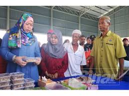 Kegiatan ekonomi adalah kegiatan yang biasa dilakukan oleh manusia untuk bertahan hidup dan memperoleh barang serta jasa, sehingga kegiatan ekonomi ialah suatu kegiatan seseorang atau perusahaan atau juga suatu masyarakat untuk memproduksi barang dan jasa maupun mengkonsumsi. Tujuh Kampung Dipilih Sebagai Projek Prospek