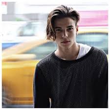 Todaylookslike Daniiidies Tumblr Follow Us To View A Collection Of Some Of The Most Beautiful Natural Long Hair Styles Men Haircuts For Men Long Hair Styles