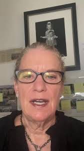 Julie Boren's Instagram, Twitter & Facebook