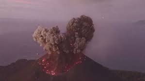 صدى البلد شاهد اللحظات الأولى لانفجار بركان كراكاتوا سبب تسونامي إندونيسيا