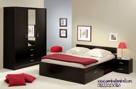 Model desain lemari pakaian minimalis adalah pilihan tepat untuk ruangan ukuran kecil. Desain Kamar Tidur Full Kaca Cek Bahan Bangunan