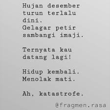 Sajak putih bersandar pada tari warna pelangi kau depanku bertudung sutra senja di hitam matamu kemb. Puisi Mina Apratima Puisi Sajak Tulisan