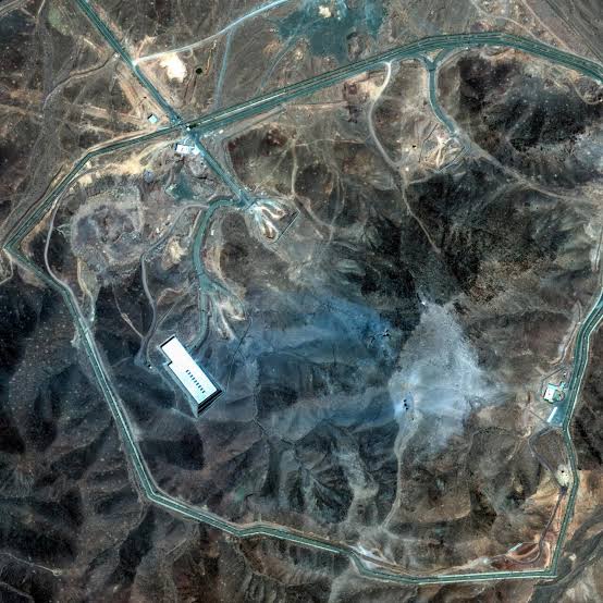 Antes y después: imágenes satelitales muestran los daños causados por EE. UU. en sitios nucleares iraníes - France 24