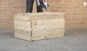 Tuto Fabriquez Un Coffre De Rangement En Palette Pour 20 Euros Rangement En Palette Coffre De Rangement Coffre Palette