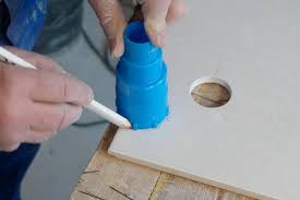 Auch bei sehr starken fliesen oder porzellanfliesen können die schnitte eventuell unsauber werden. Fliesen Schneiden Fliesen Legen Diybook De