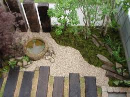 Breathtaking 12 Beautiful And Minimalist Zen Rock Garden Ideas Https Decoratio Co 2018 03 14 12 Beautif Small Japanese Garden Japanese Garden Zen Rock Garden