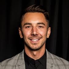 Robin Zucker's Instagram, Twitter & Facebook