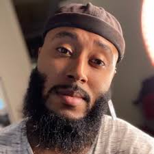 Queen Ellis (@1queenellis)