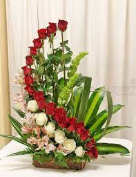 Arreglos de flores, san fernando del valle de catamarca. Arreglo De Rosas En Escalera Tropica Floreria Arreglos Florales Bellos Arreglos Florales Arreglos Florales Tropicales