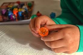 Juegos De Rol Para Ninos Y Para Ser Nino De Nuevo Se trata de un juego compuesto por piezas con imágenes:
