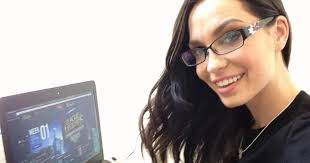 Playboy-Playmate Pamela Horton spricht über ihre Erfahrungen mit League of  Legends und darüber, als Bildvorlage für Jinx während ihrer Entstehung zu  dienen. : r/leagueoflegends