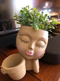 What does this planter need to be completed?