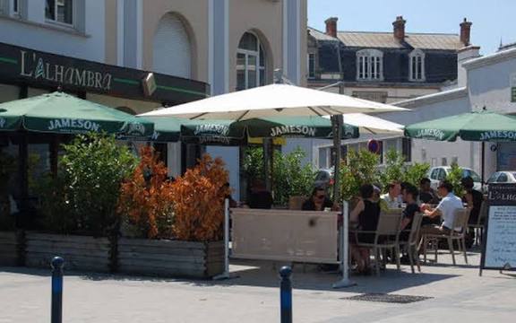 La terrasse du jour. L'Alhambra, place Jules-Ferry | Le T&eacute;l&eacute;gramme