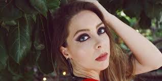 Sarah Holcombe's Instagram, Twitter & Facebook