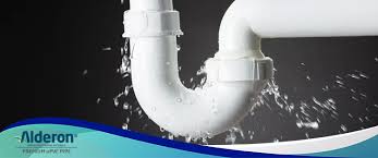 Buat celah kecil antara dinding dengan balok atas untuk mengurangi tekanan. Cara Memperbaiki Pipa Air Yang Bocor Alderon