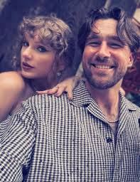 Andrew Fetters's Instagram, Twitter & Facebook