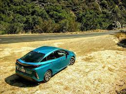 Lexus is trying to appeal to younger buyers with this hatchback ct200h. Lexus Ct200h Vs Toyota Prius Buy This Not That