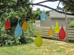 Spielecke Im Garten Fur Kinder Gestalten 20 Ideen Kinderspiele Im Freien Strandspiele Ballon Pinata