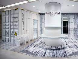 Express lieferung & kreditkartenzahlung möglich. Maison Margiela On Twitter Discover The Fresh Interiors Of Our Newly Opened Men S Corner On The 2nd Floor Of Hankyu Osaka In Osaka Japan