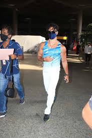 Free fire is a multiplayer mobile battle game published and developed by garena studios. Airport Diaries Alia Bhatt Ranbir Kapoor Disha Patani Tiger Shroff Return From Their Vacation